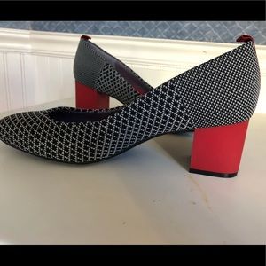 Betabrand size 9.5 pumps. NWOT.